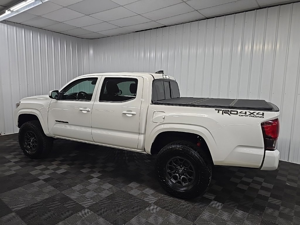 Used 2022 Toyota Tacoma SR AWD/4WD image 4