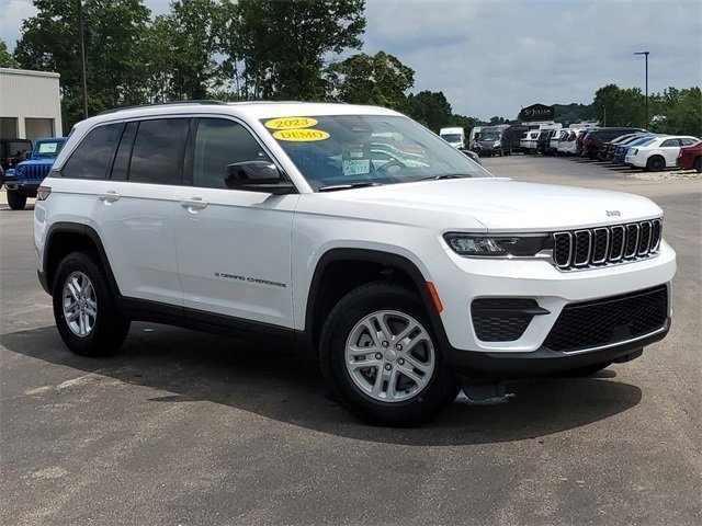 Used 2023 Jeep Grand Cherokee Laredo w/ Luxury Tech Group I image 34