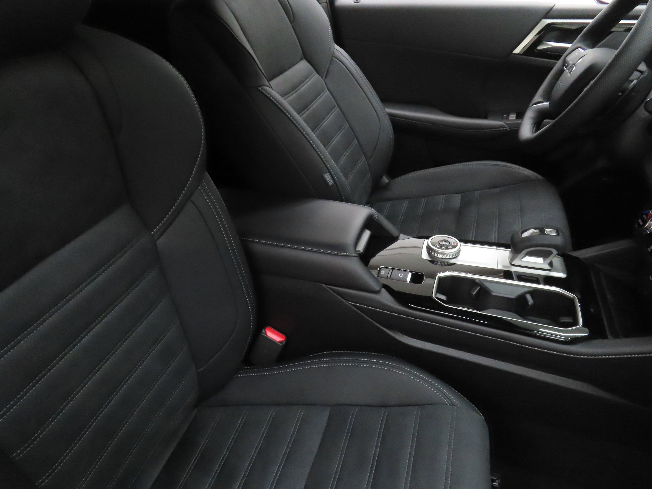 New 2026 Mitsubishi Outlander LE FWD image 25