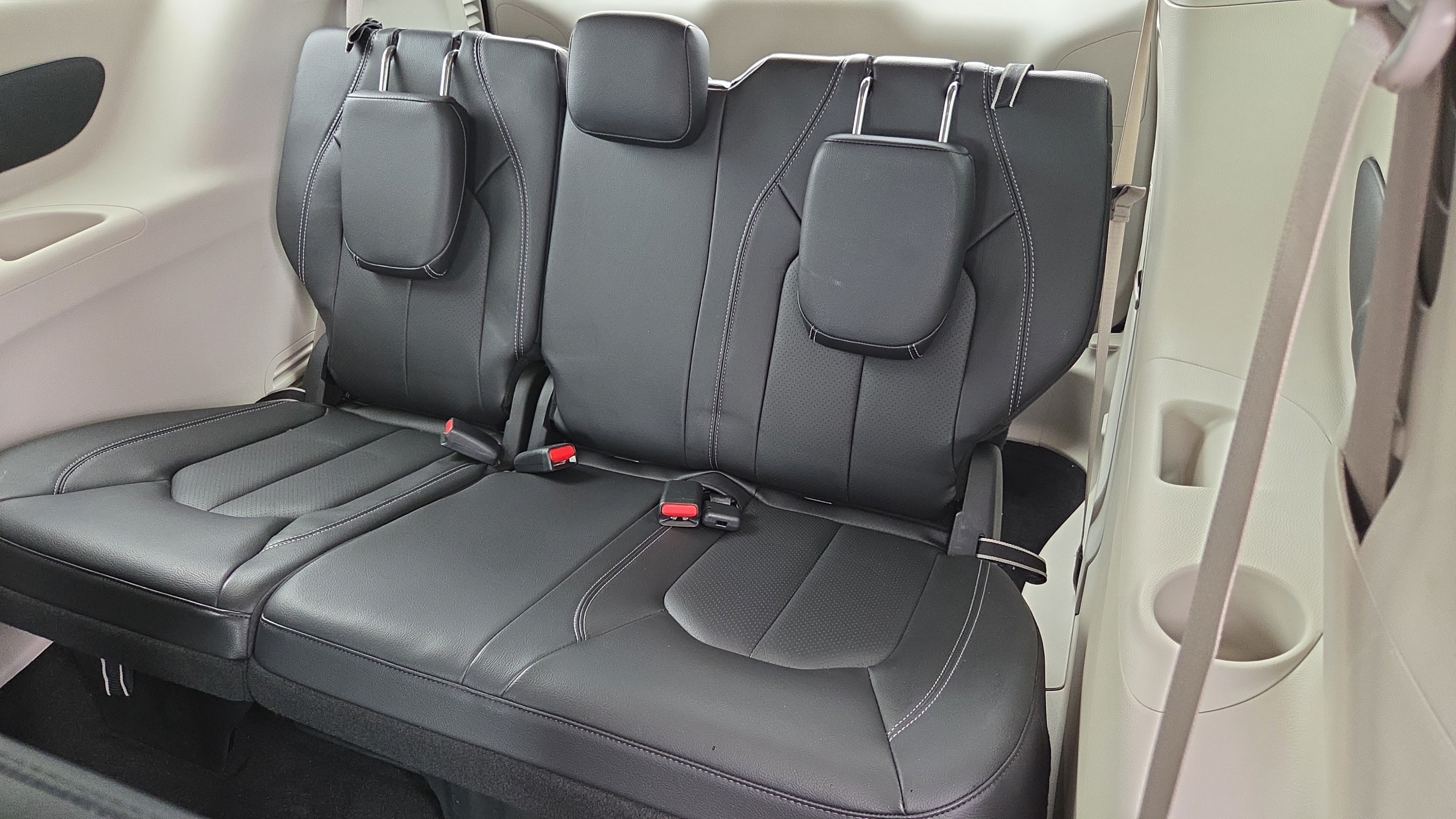 Used 2022 Chrysler Pacifica Touring-L FWD image 11