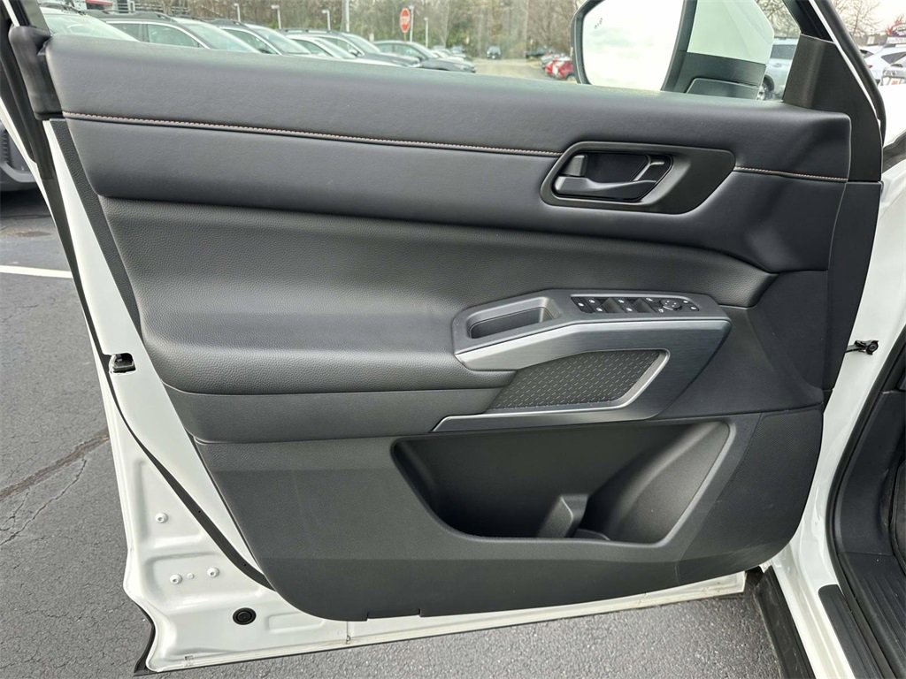 Used 2024 Nissan Pathfinder Rock Creek image 16