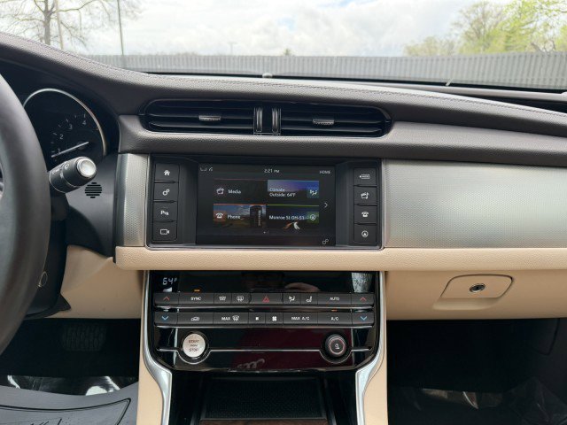 Used 2018 Jaguar XF Prestige AWD/4WD image 13