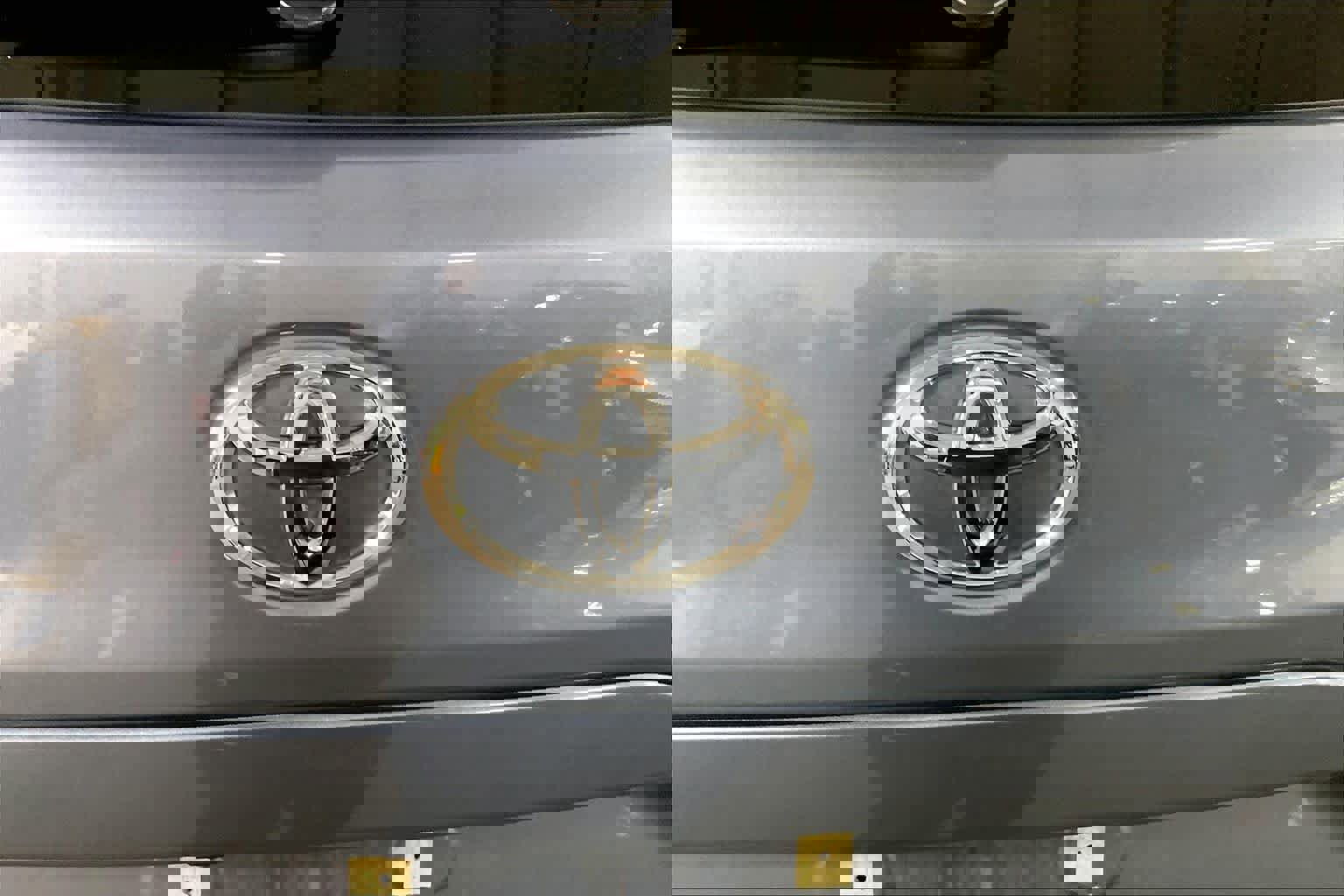 Used 2025 Toyota Corolla Cross LE image 31