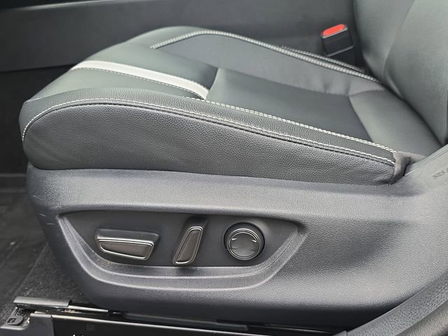 Used 2025 Toyota Camry SE w/ Convenience Package image 28