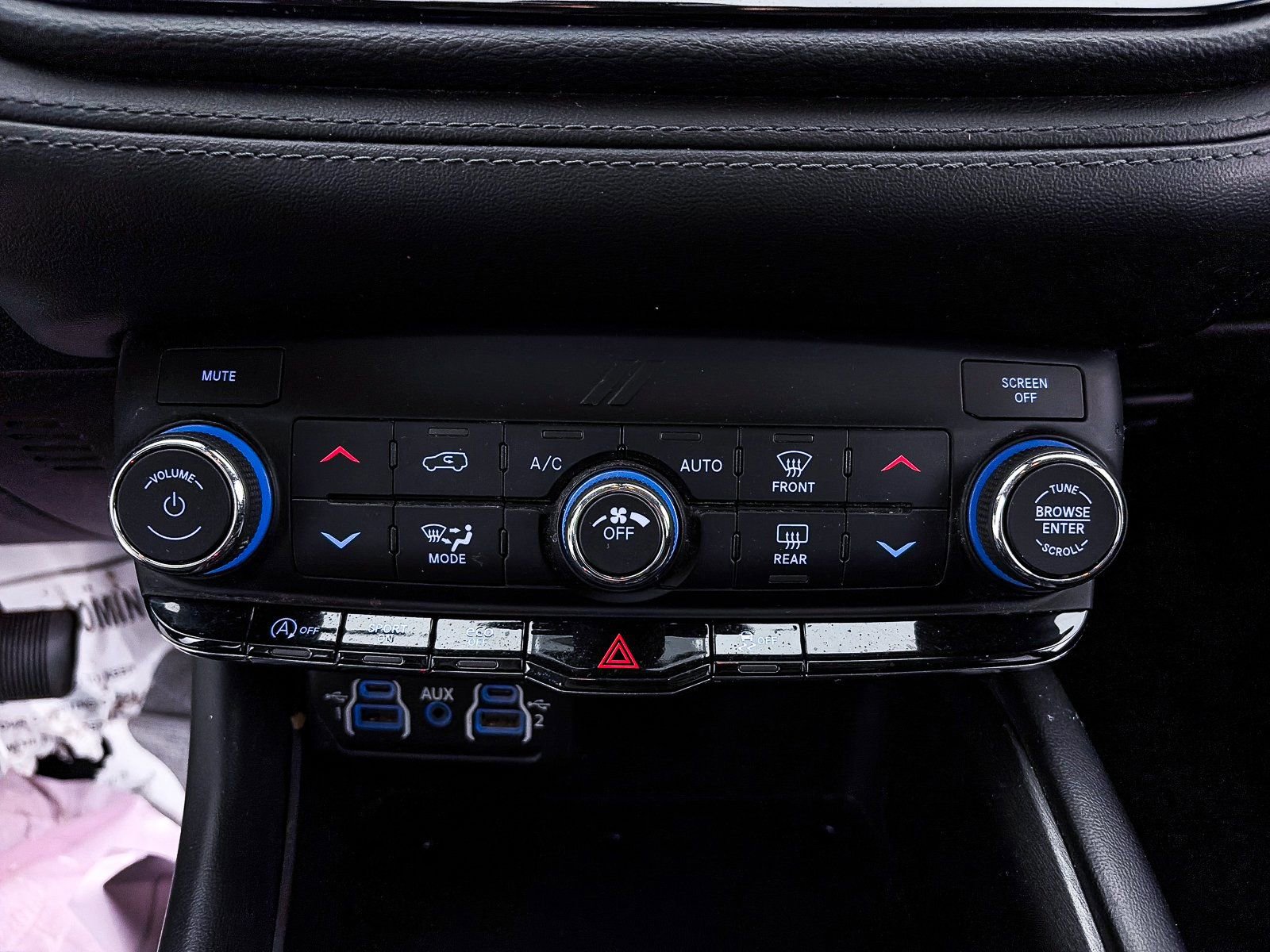 Used 2022 Dodge Durango SXT image 23