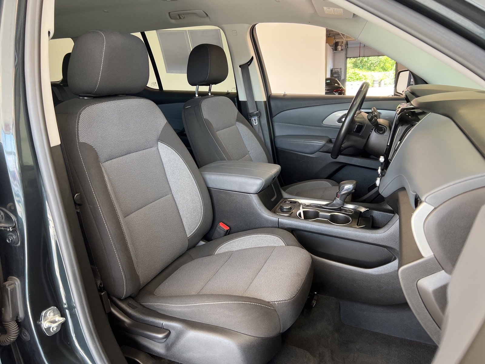 Used 2021 Chevrolet Traverse LT image 40