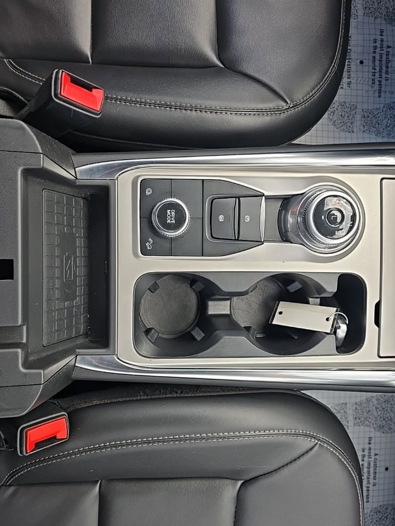 Used 2022 Ford Explorer XLT w/ Equipment Group 202A image 38