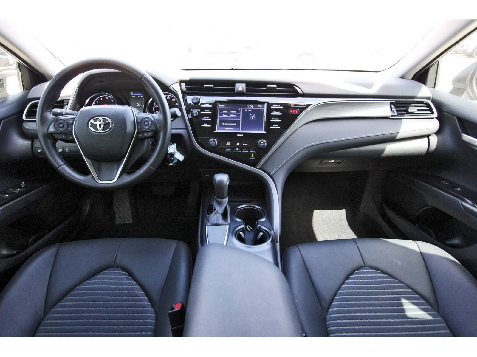 Used 2020 Toyota Camry SE image 9