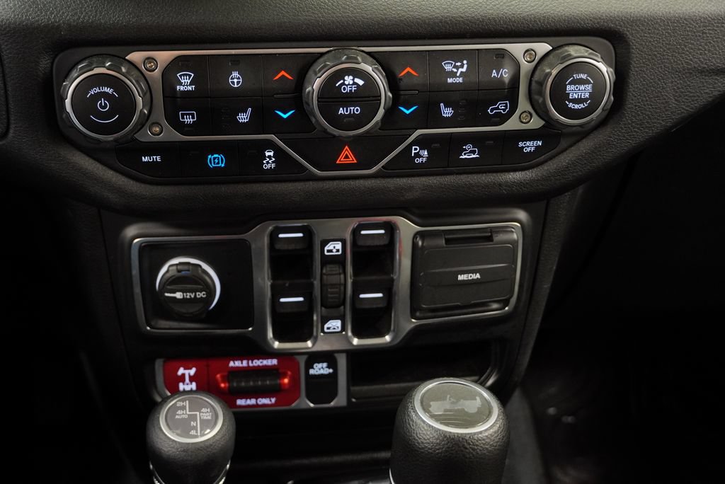 Used 2024 Jeep Wrangler Unlimited AWD/4WD image 37