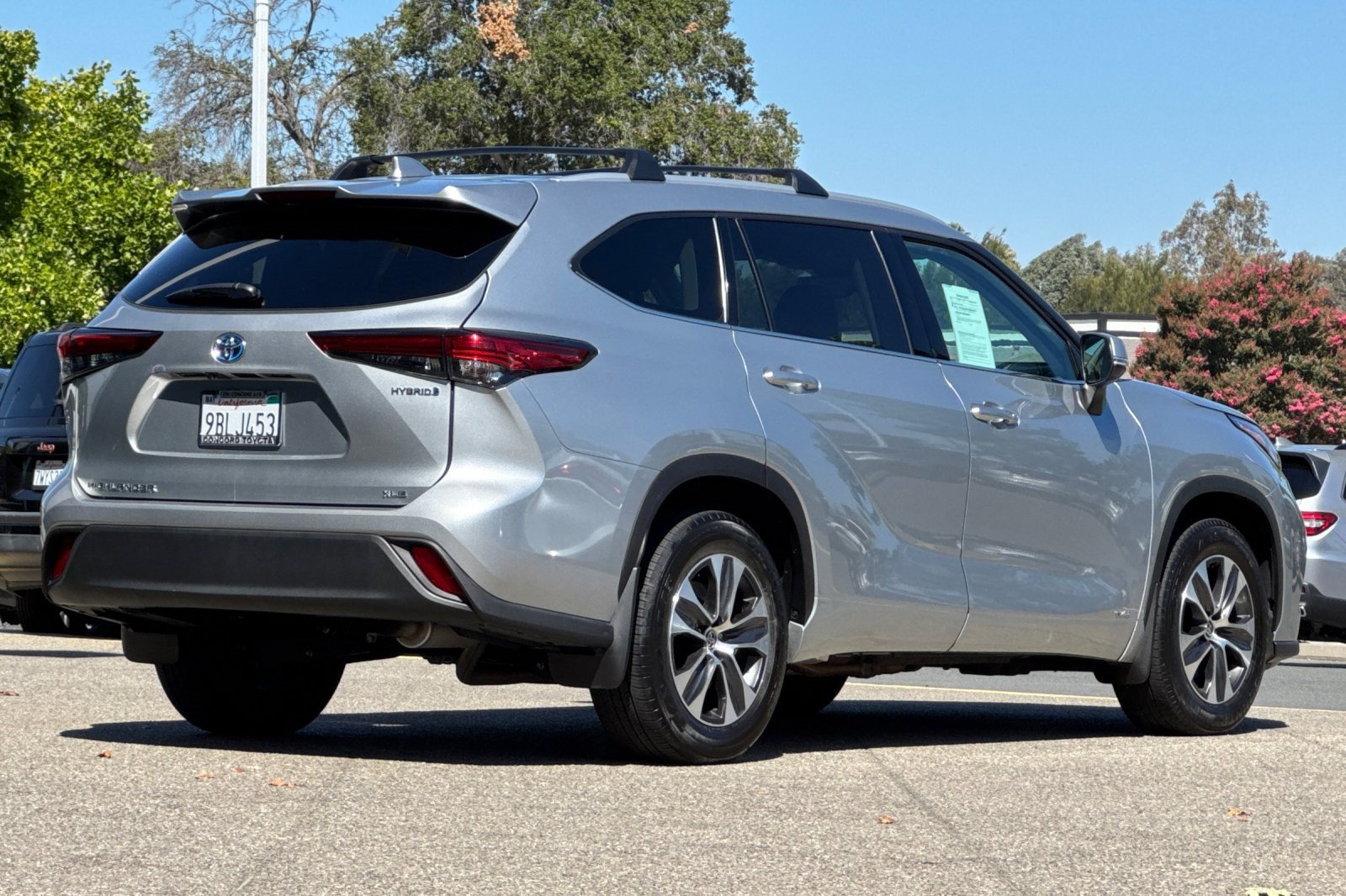 Used 2022 Toyota Highlander XLE AWD/4WD image 9