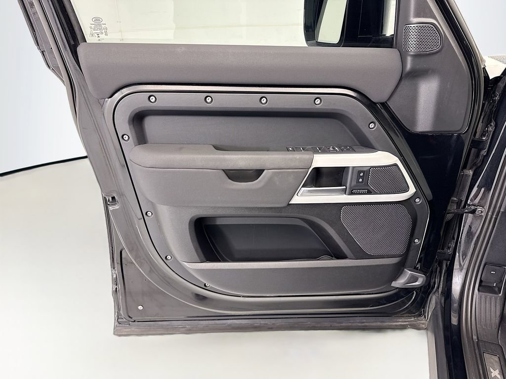 Used 2023 Land Rover Defender 110 X-Dynamic SE AWD/4WD image 22
