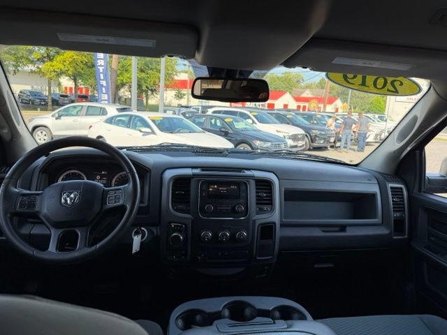 Used 2019 RAM 1500 Express AWD/4WD image 3