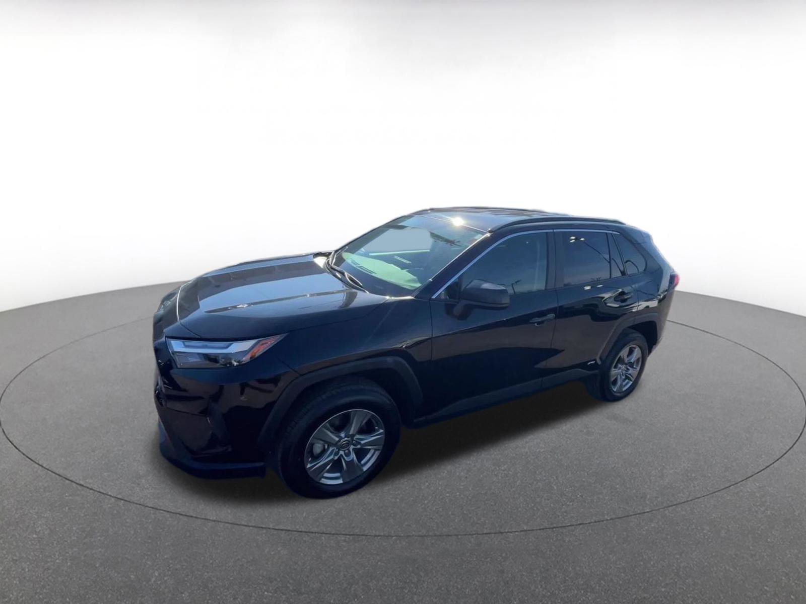 Used 2025 Toyota RAV4 LE image 8