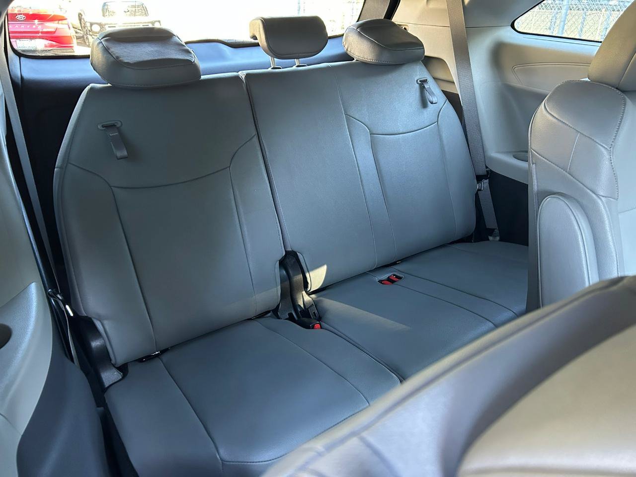 Used 2023 Toyota Sienna XLE AWD/4WD image 17