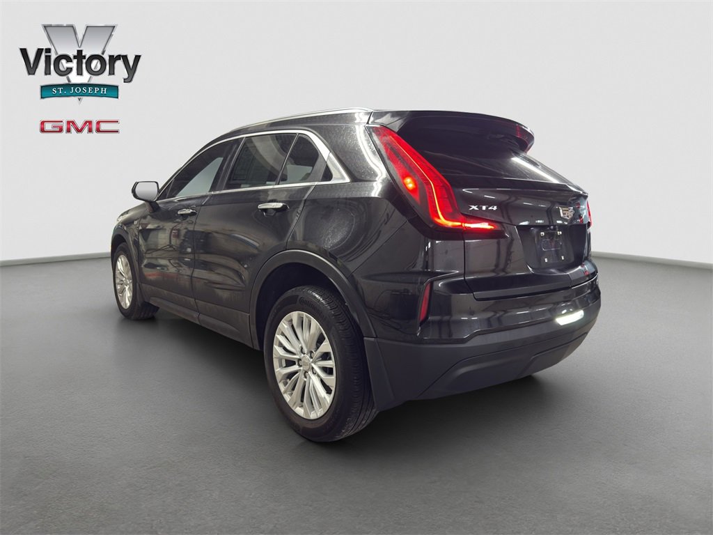 Used 2024 Cadillac XT4 Luxury w/ Cold Weather Package image 12