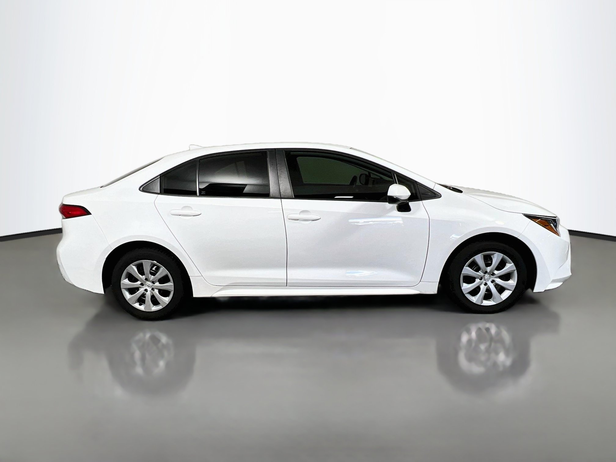 Used 2024 Toyota Corolla LE FWD image 3