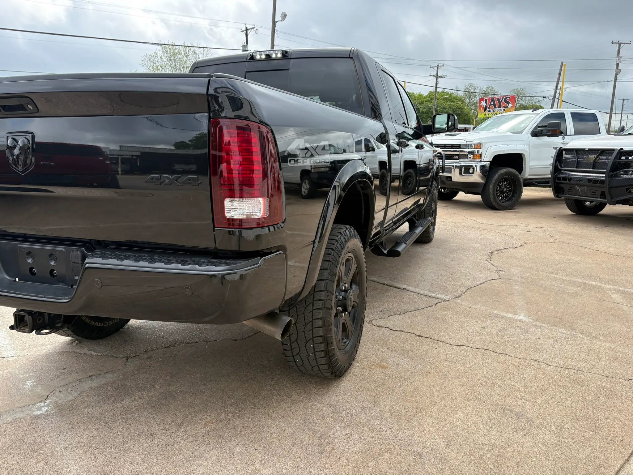 Used 2018 RAM 2500 Laramie w/ Sport Appearance Group AWD/4WD image 2