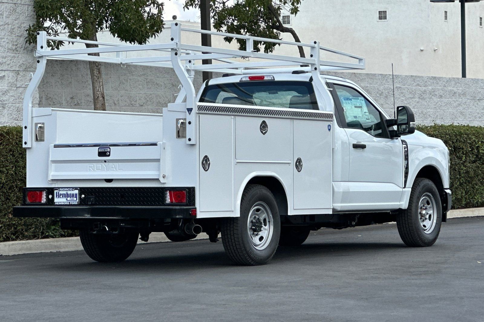 New 2026 Ford F250 XL w/ XL Chrome Package image 4