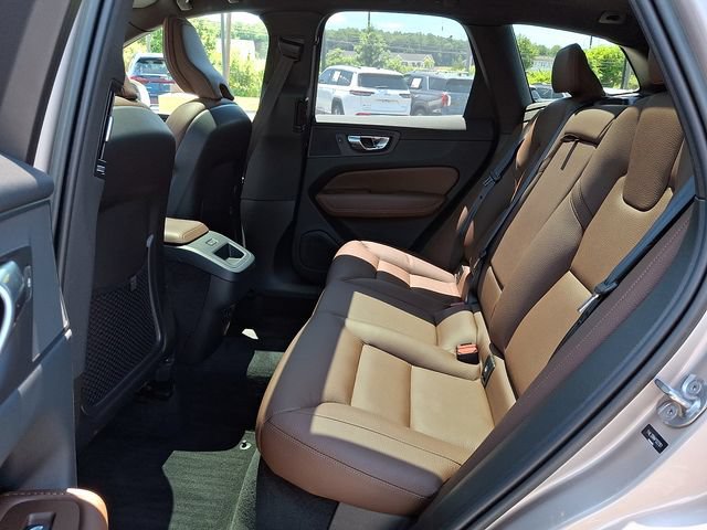 Used 2023 Volvo XC60 B5 Plus AWD/4WD image 10