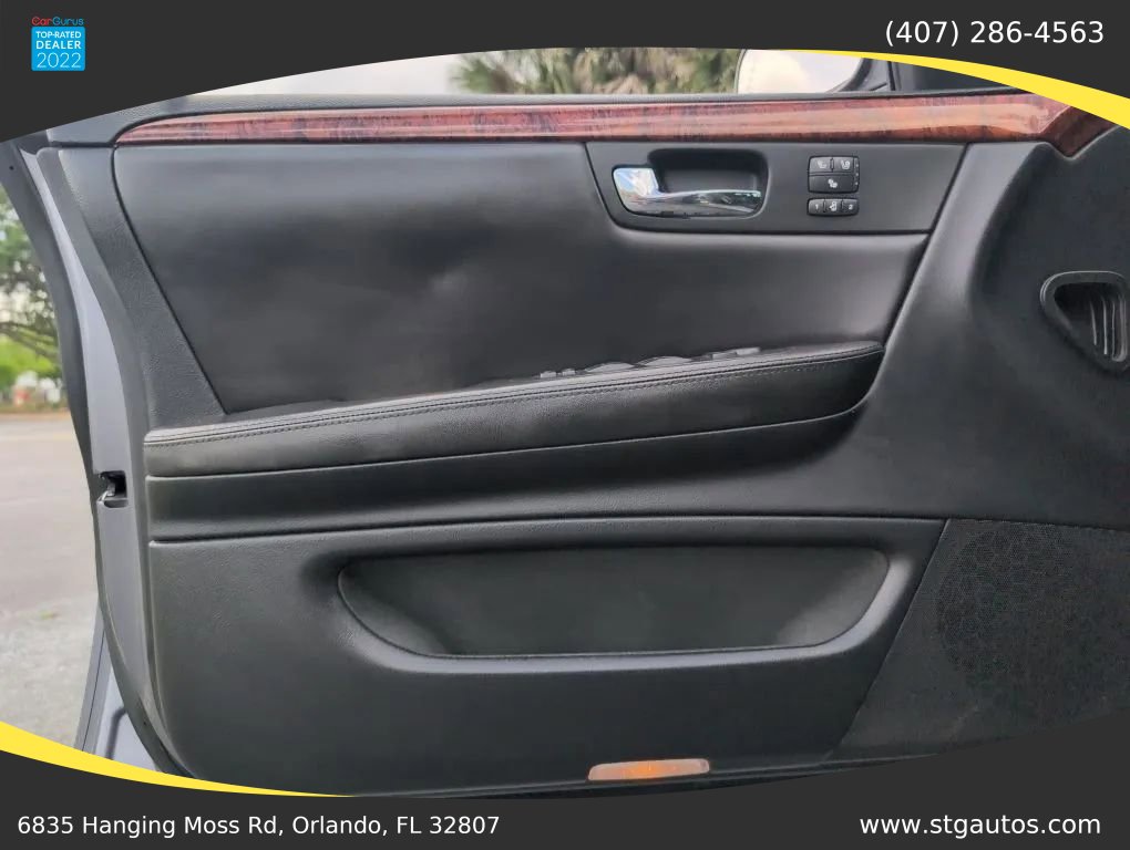 Used 2007 Cadillac DTS w/ Trunk Convenience Package image 11