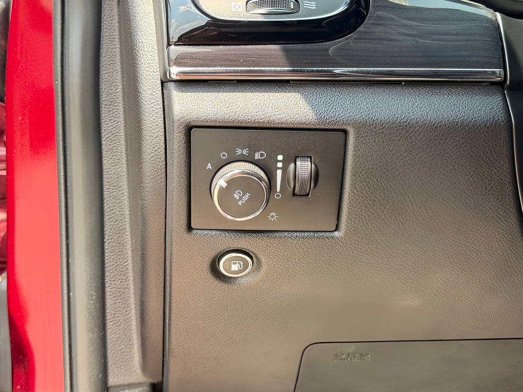 Used 2019 Jeep Grand Cherokee Overland AWD/4WD image 41