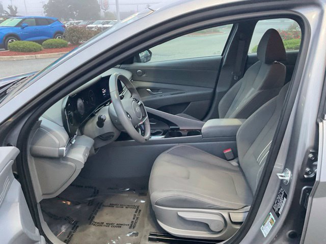 Used 2025 Hyundai Elantra SEL FWD image 11