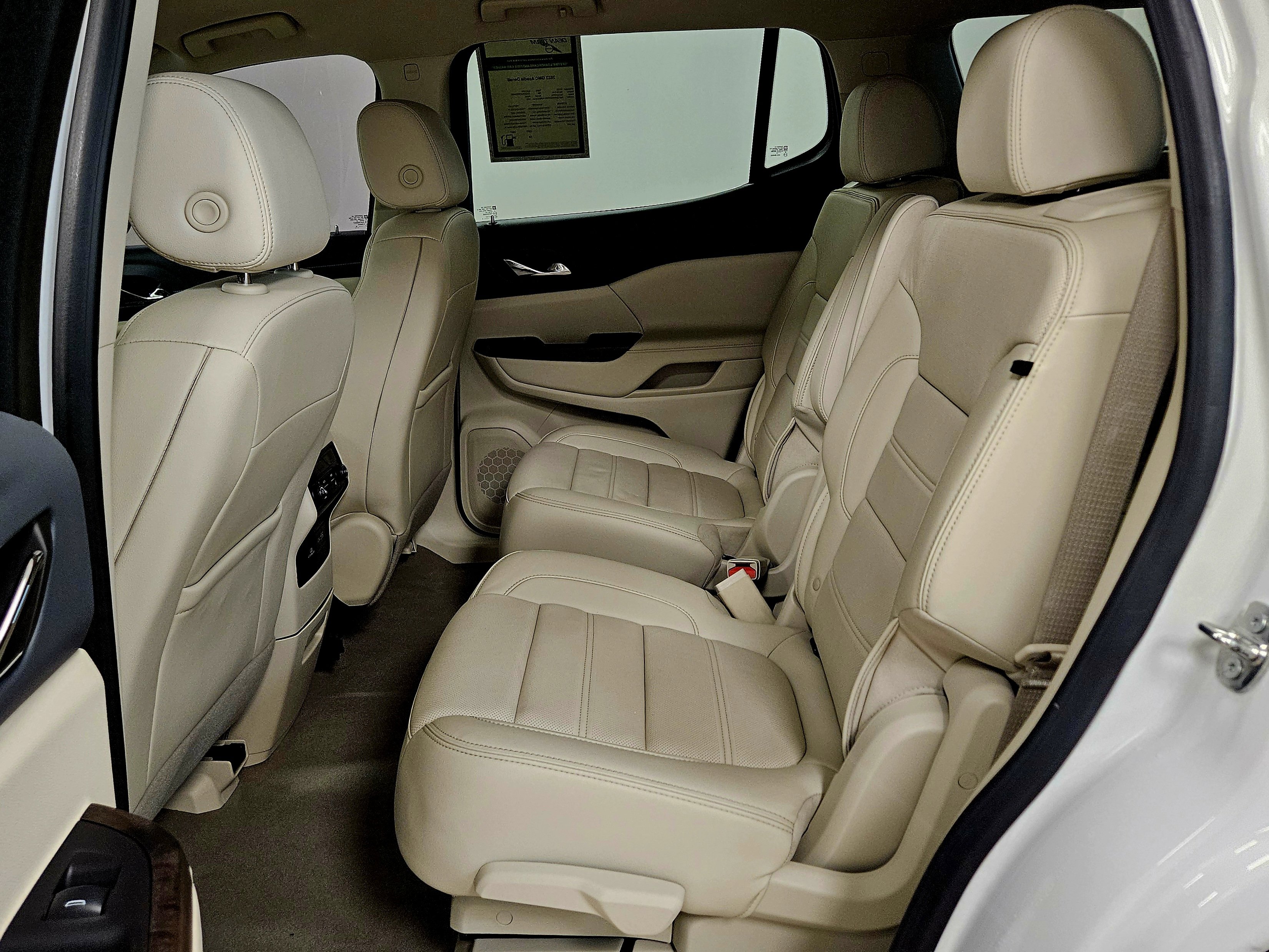 Used 2023 GMC Acadia Denali AWD/4WD image 9