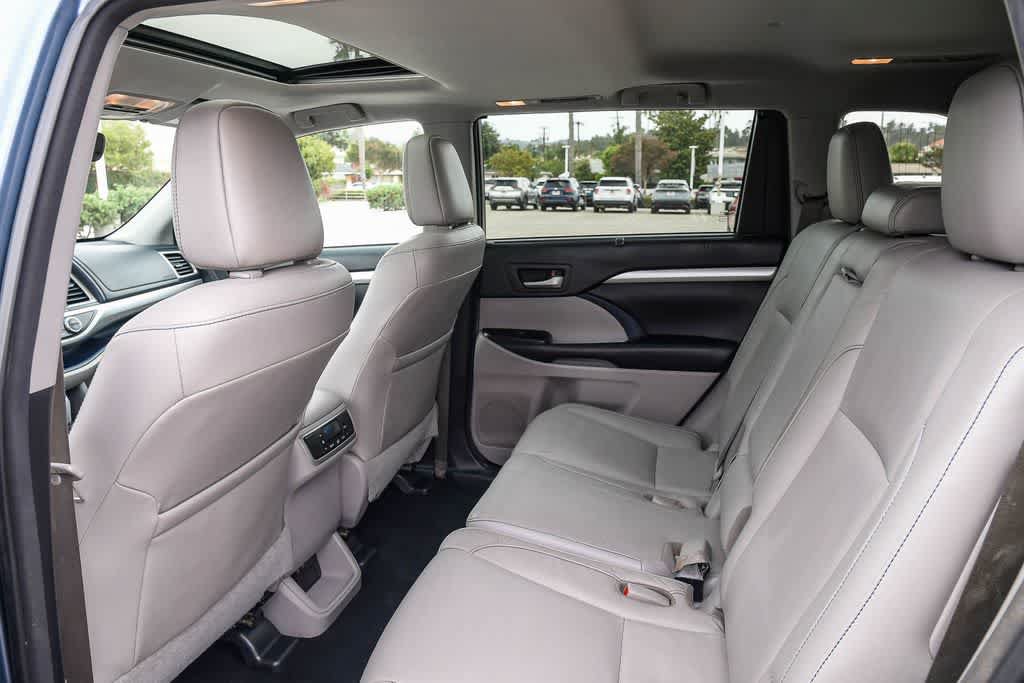 Used 2017 Toyota Highlander XLE FWD image 18