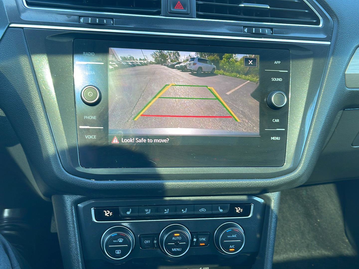 Used 2021 Volkswagen Tiguan SE w/ Panoramic Sunroof Package AWD/4WD image 9