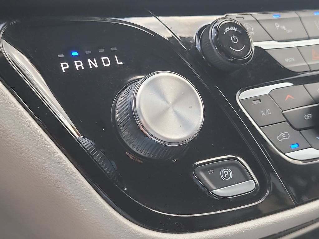 Used 2024 Chrysler Pacifica Touring-L FWD image 29