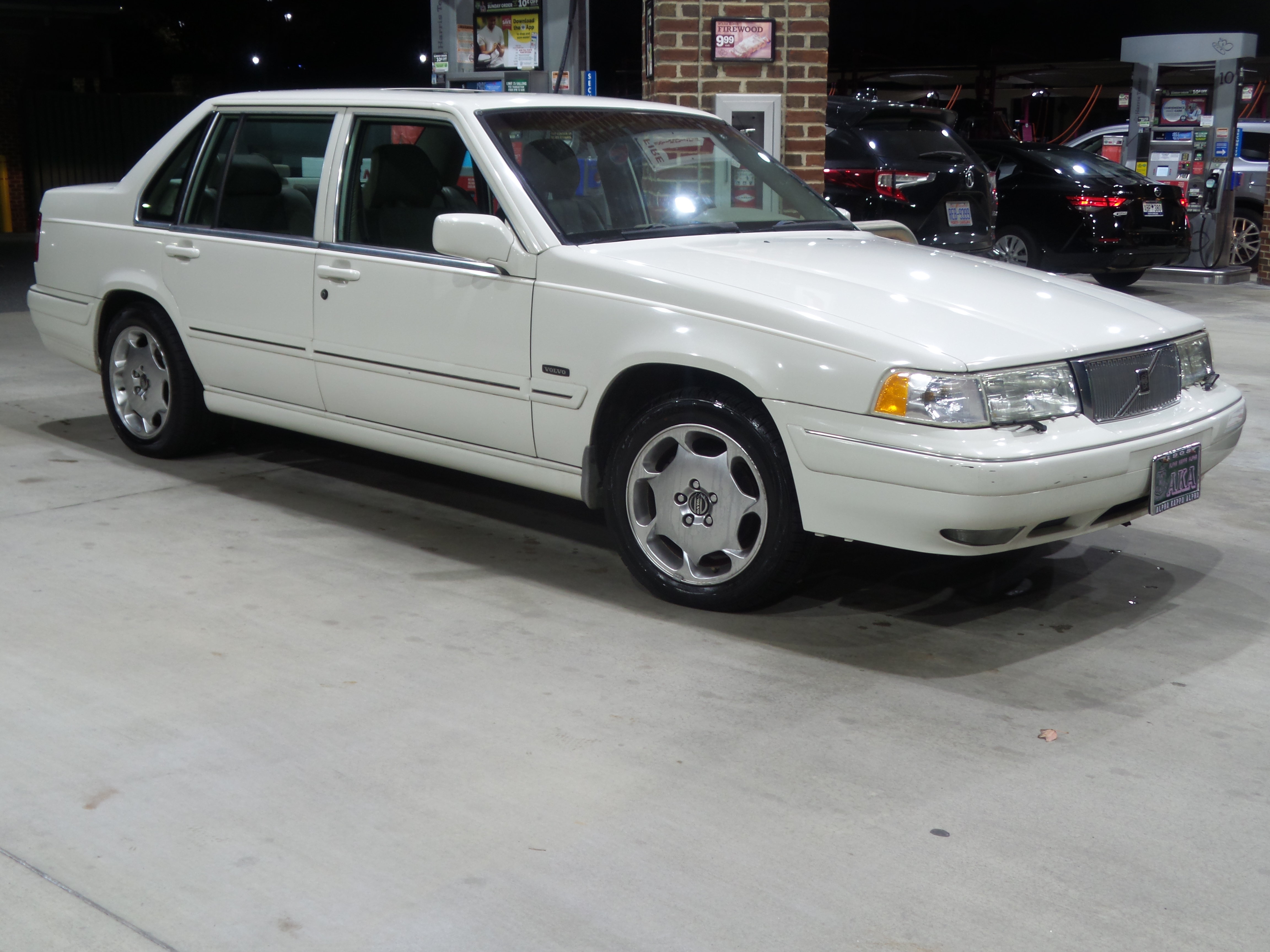 Used 1997 Volvo 960 Sedan RWD image 1