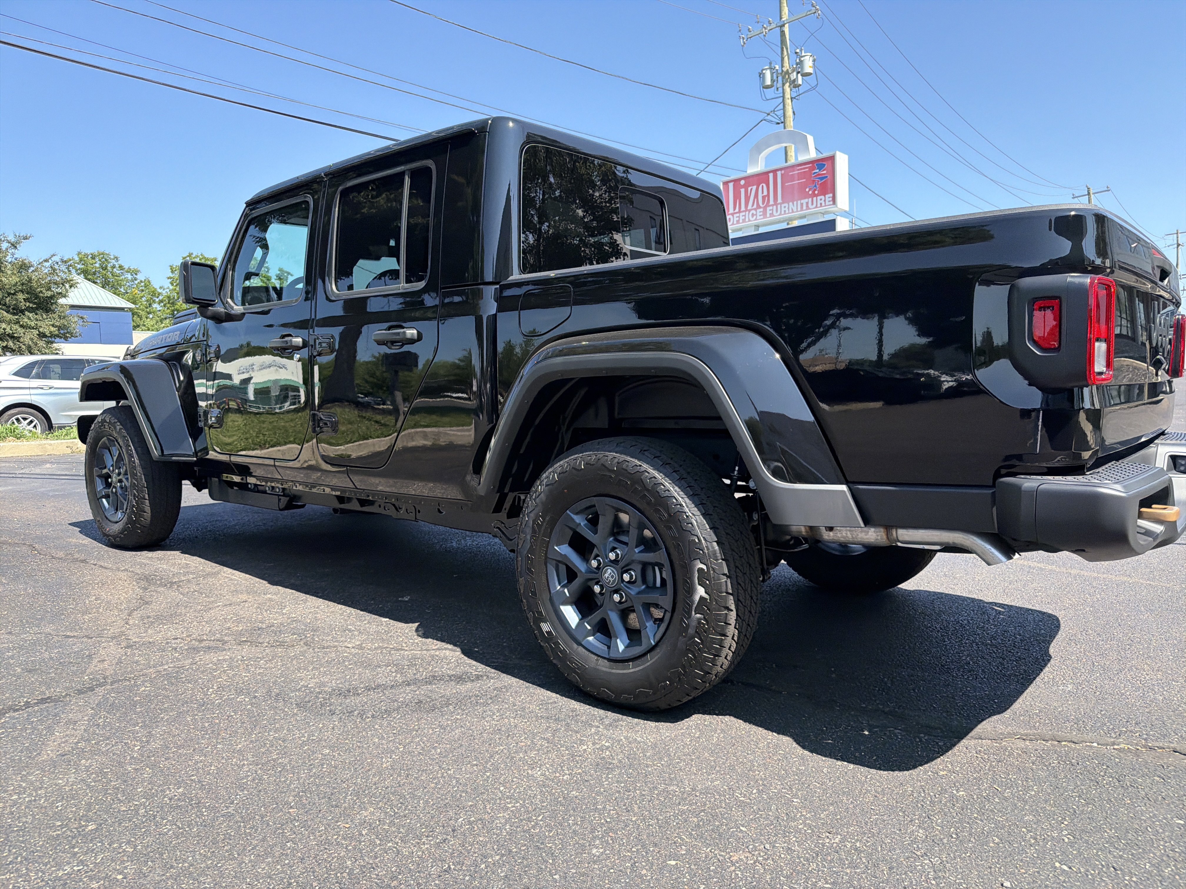 Used 2026 Jeep Gladiator Sport AWD/4WD image 5