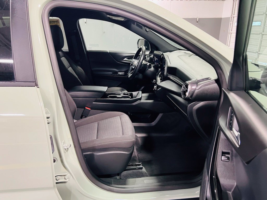 Used 2026 Chevrolet Equinox LT FWD image 34