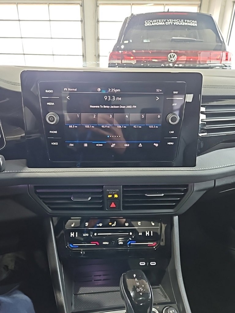 Used 2025 Volkswagen Jetta SEL image 30