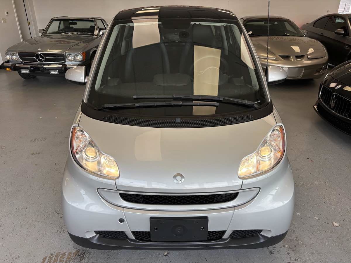Used 2009 smart fortwo pure RWD image 8