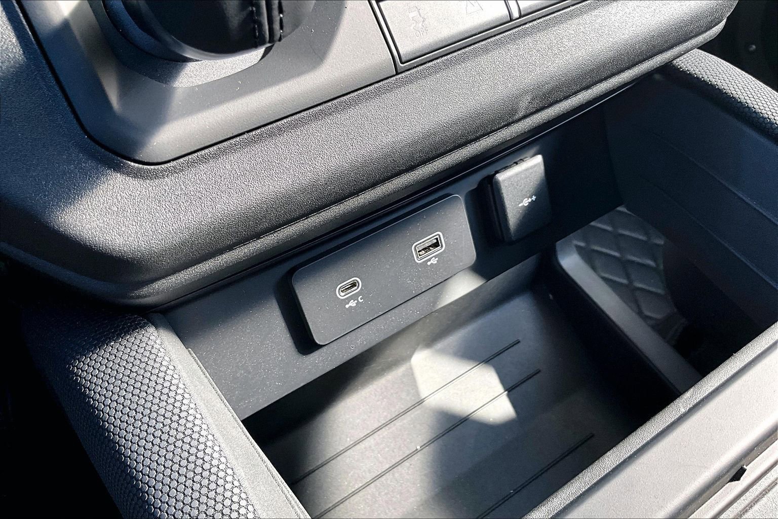 Used 2023 Land Rover Defender 110 V8 image 33