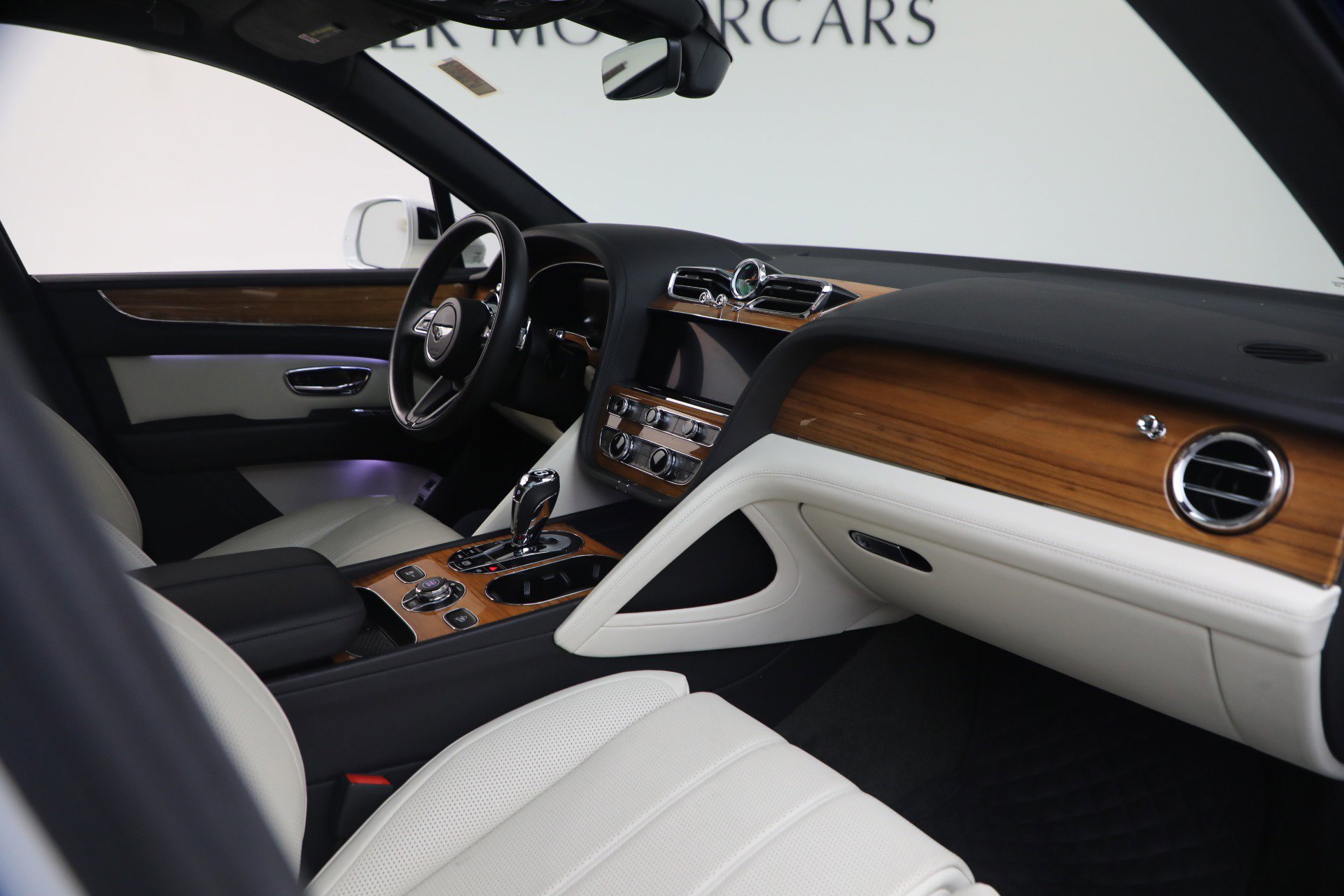 Used 2023 Bentley Bentayga image 26