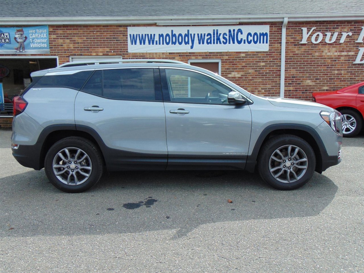 Used 2023 GMC Terrain SLT image 4