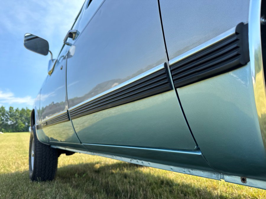 Used 1989 Chevrolet Suburban 4WD image 16