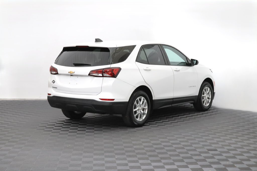 Used 2024 Chevrolet Equinox LS w/ LS Convenience Package FWD image 8