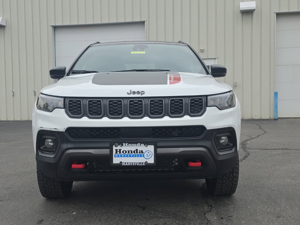 Used 2025 Jeep Compass Trailhawk AWD/4WD image 2