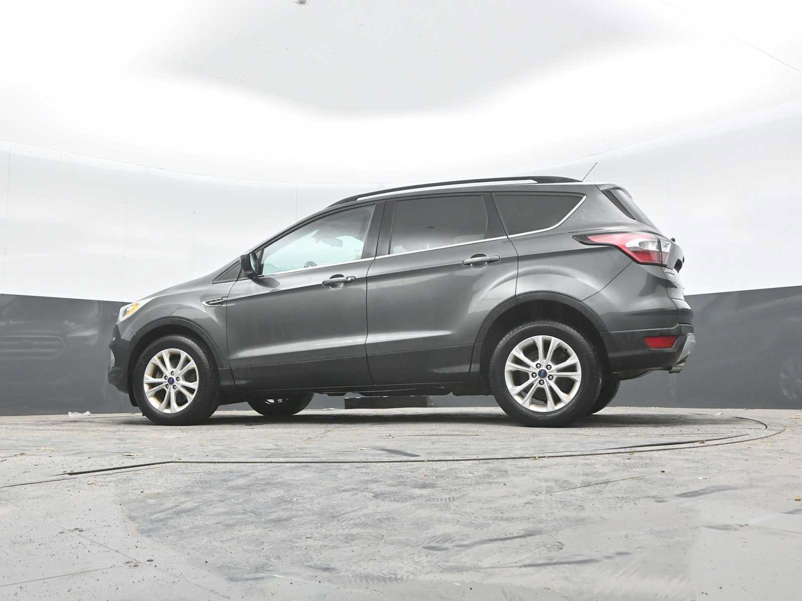 Used 2017 Ford Escape SE w/ Equipment Group 201A AWD/4WD image 24
