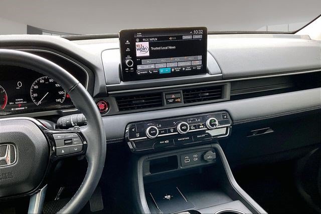 Certified 2025 Honda Pilot Touring image 9