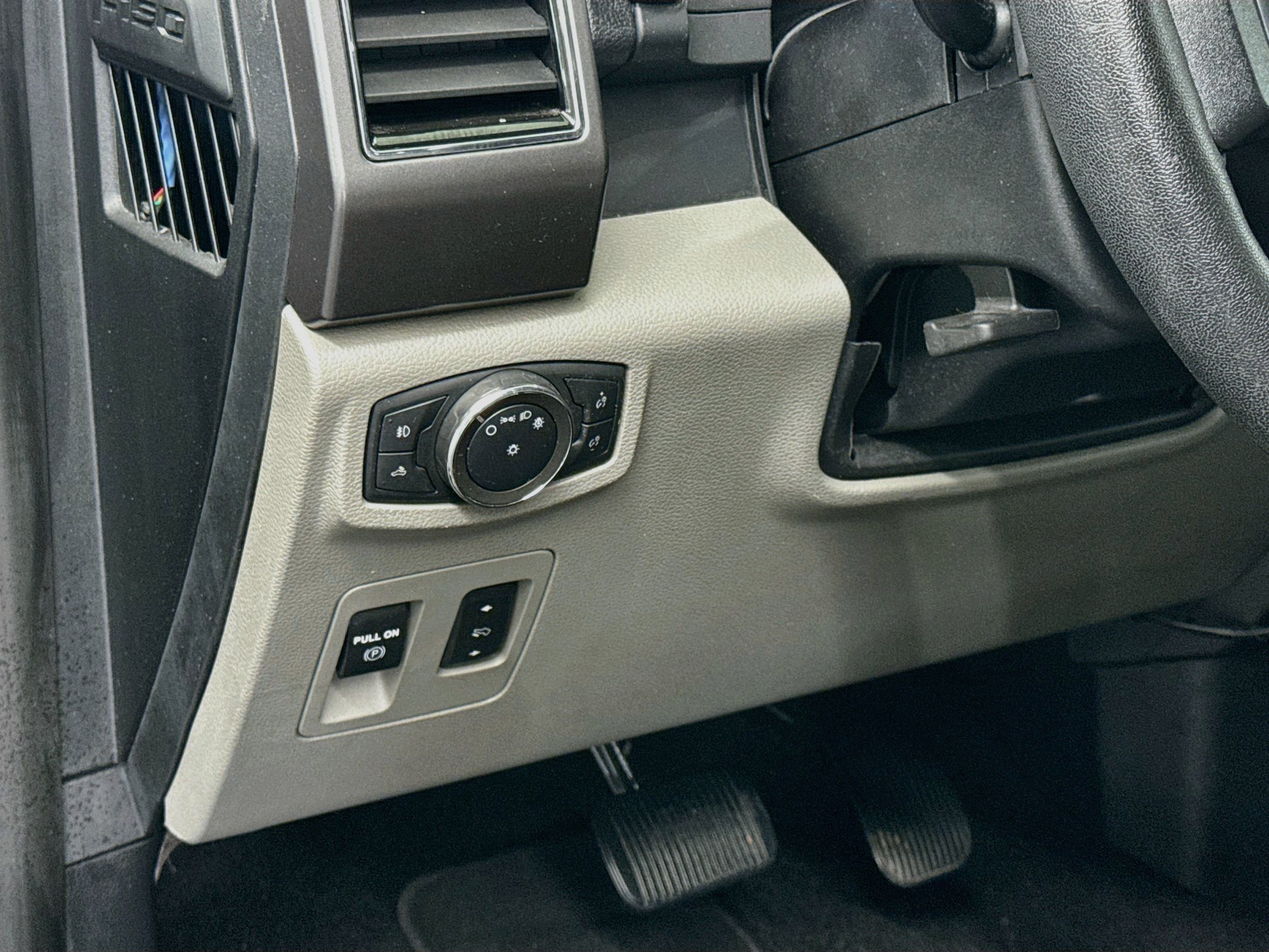 Used 2019 Ford F150 XLT w/ Equipment Group 302A Luxury RWD image 16