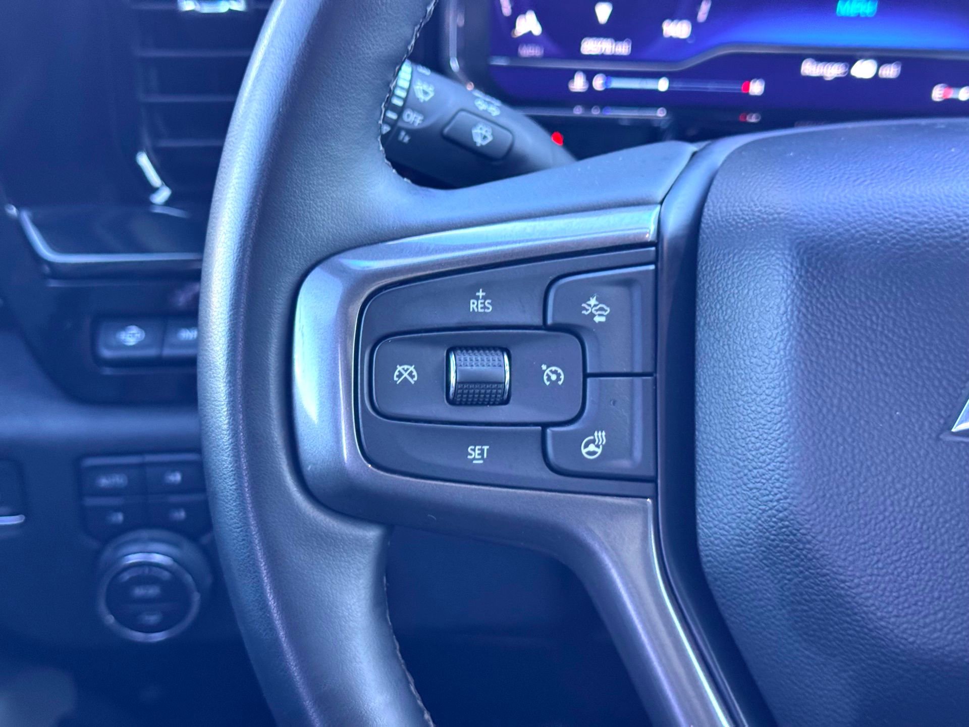 Used 2024 Chevrolet Silverado 2500 ZR2 w/ Technology Package image 29