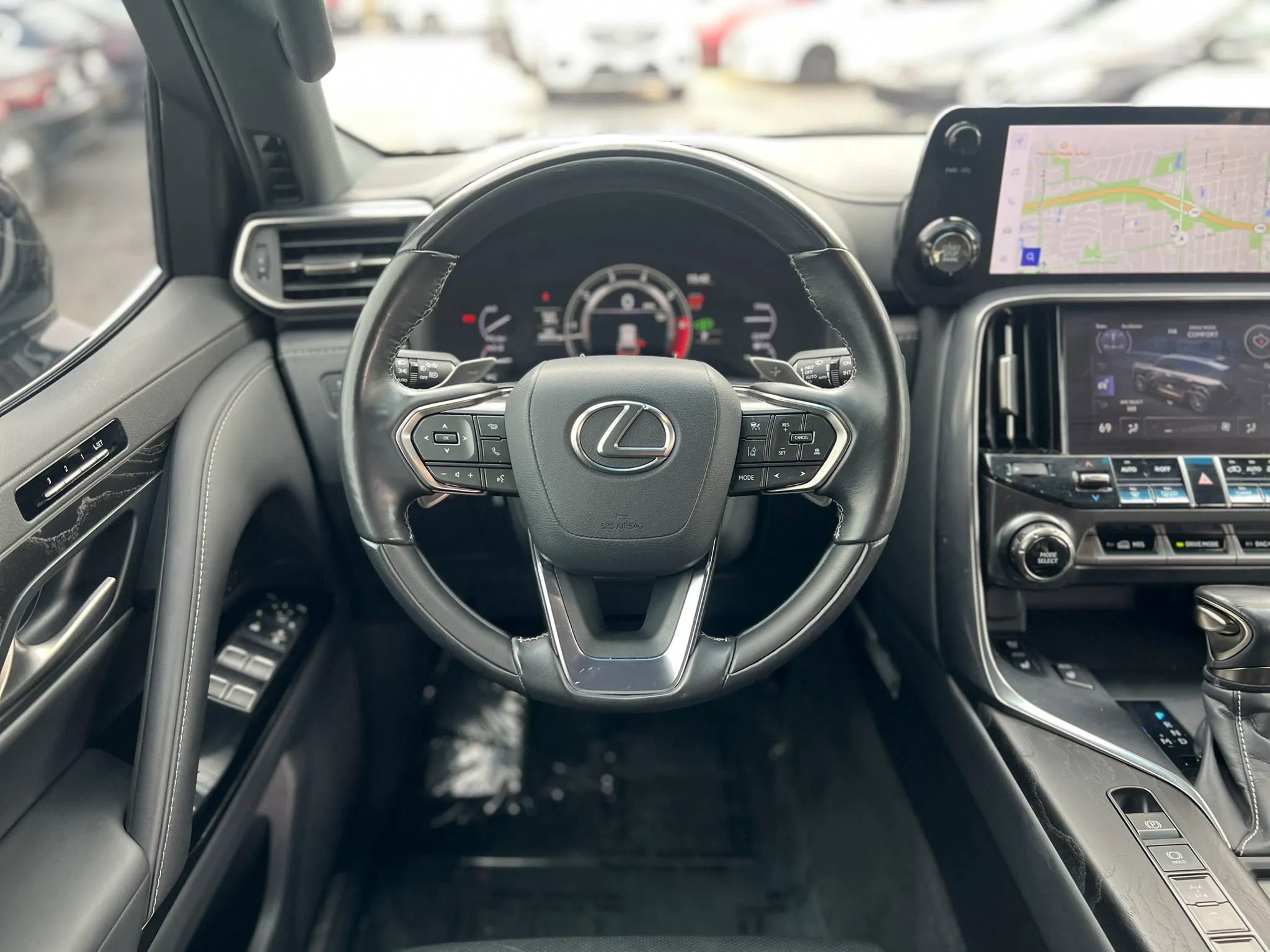 Used 2024 Lexus LX 600 4WD w/ Luxury Package image 25