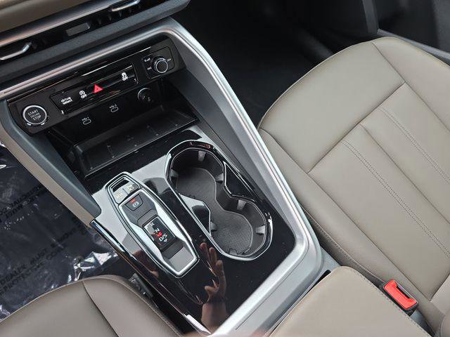Used 2025 Audi Q5 Premium w/ Convenience Package AWD/4WD image 28