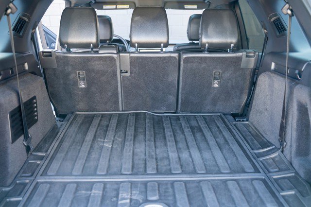 Used 2020 Land Rover Discovery HSE image 38