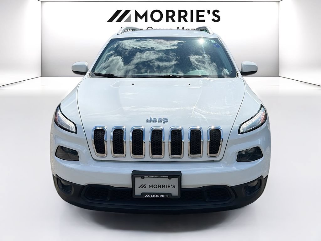 Used 2018 Jeep Cherokee Latitude Plus w/ Cold Weather Group FWD image 2