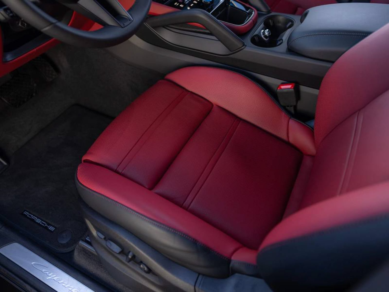 Certified 2026 Porsche Cayenne Coupe AWD/4WD image 34